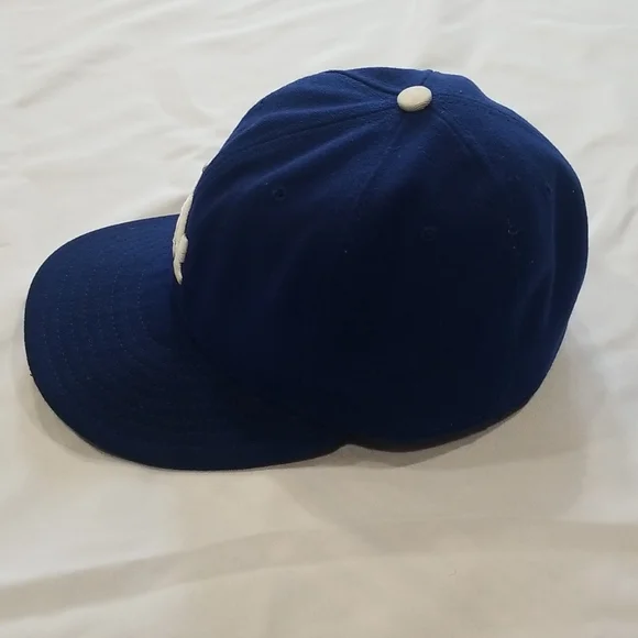 LA Dodger hat. Mens size 7 1/4 (57.7 cm) - Picture 2 of 11